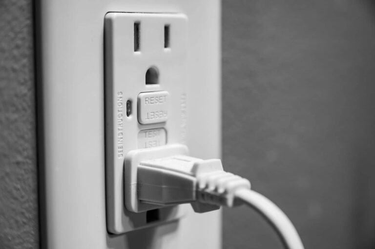 Outlet plug electrical